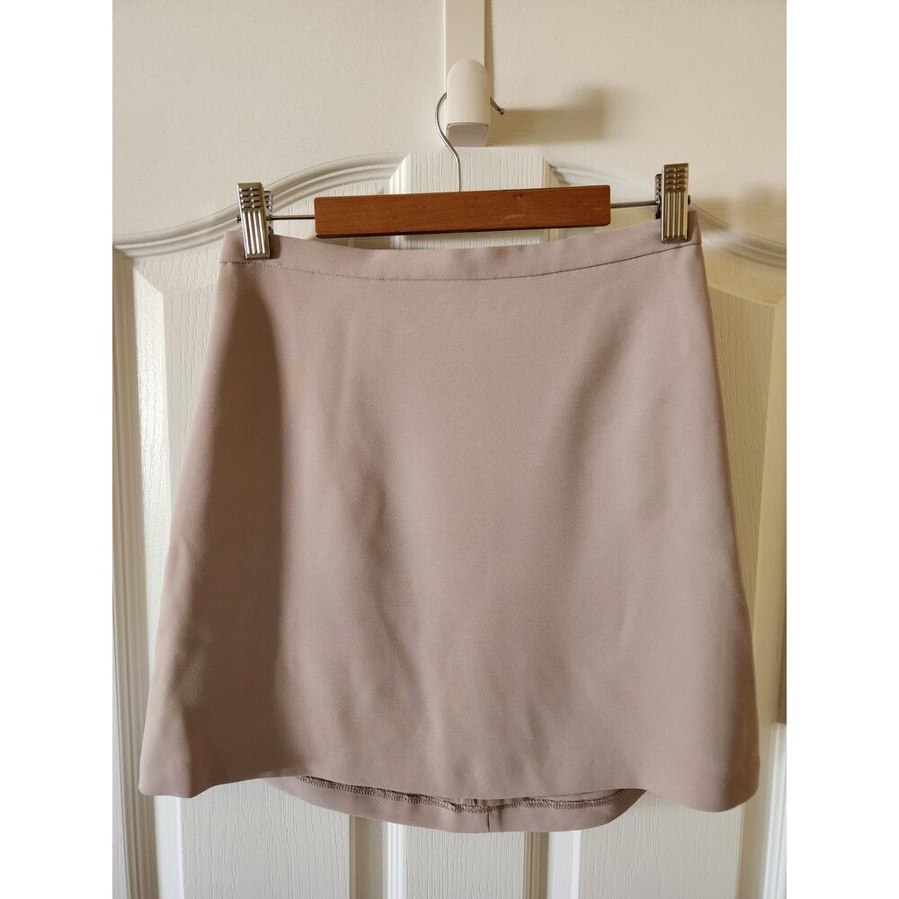 Wilfred Aritzia Birch Light Beige Mini Skirt Pockets Lined Size 2 Tailored Fit